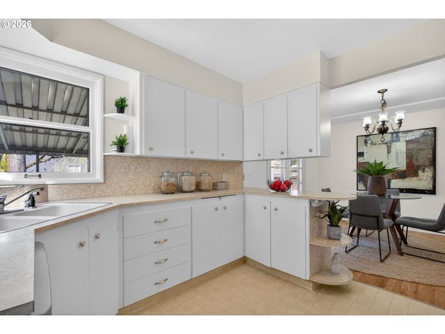 4305 Ne HAZELFERN Pl, Portland, OR 97213