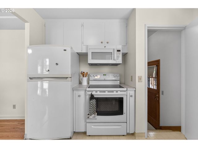 4305 Ne HAZELFERN Pl, Portland, OR 97213