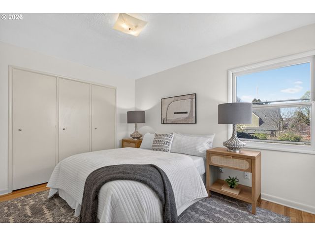 4305 Ne HAZELFERN Pl, Portland, OR 97213