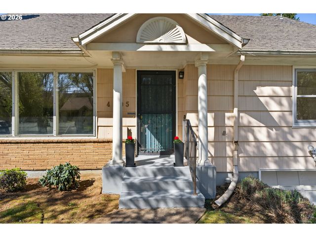 4305 Ne HAZELFERN Pl, Portland, OR 97213