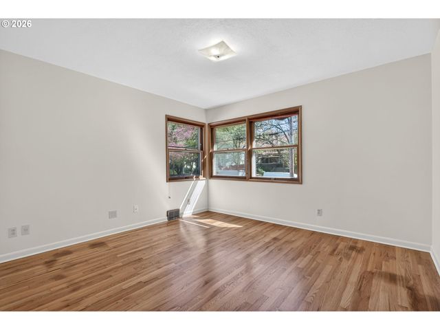 4305 Ne HAZELFERN Pl, Portland, OR 97213