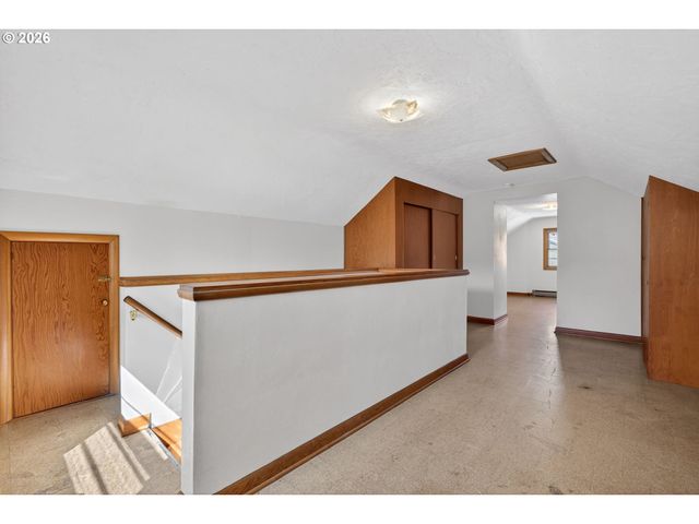 4305 Ne HAZELFERN Pl, Portland, OR 97213