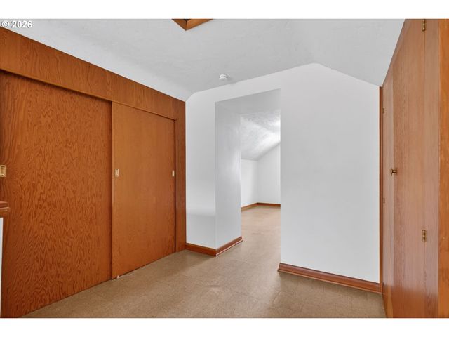 4305 Ne HAZELFERN Pl, Portland, OR 97213