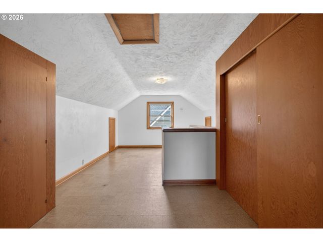 4305 Ne HAZELFERN Pl, Portland, OR 97213