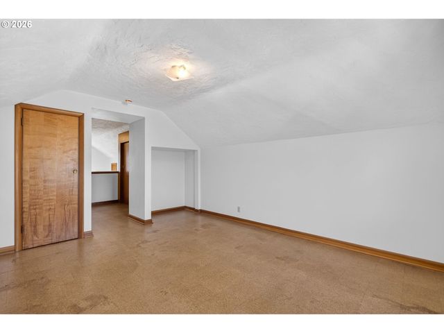 4305 Ne HAZELFERN Pl, Portland, OR 97213