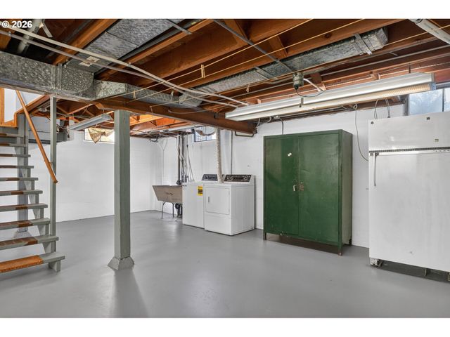 4305 Ne HAZELFERN Pl, Portland, OR 97213