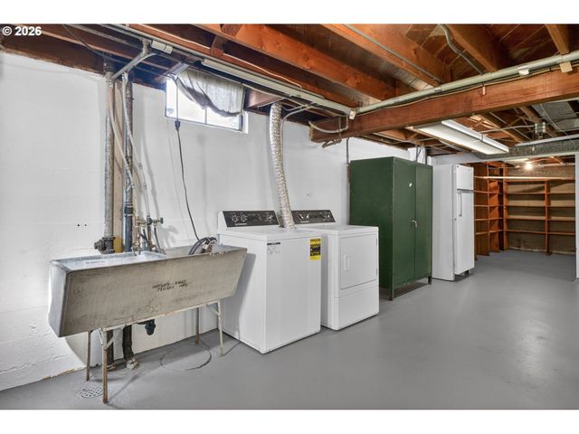 4305 Ne HAZELFERN Pl, Portland, OR 97213