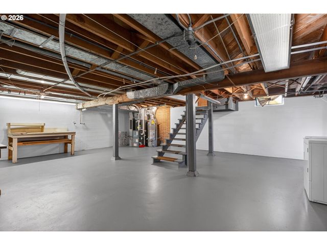 4305 Ne HAZELFERN Pl, Portland, OR 97213