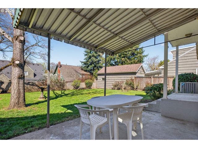 4305 Ne HAZELFERN Pl, Portland, OR 97213