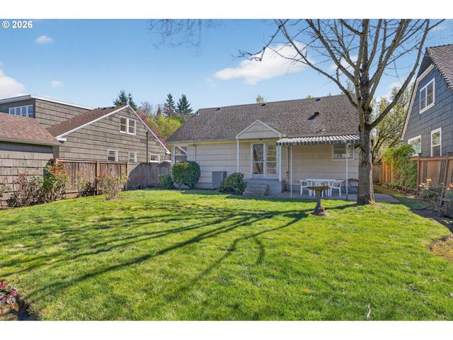 4305 Ne HAZELFERN Pl, Portland, OR 97213