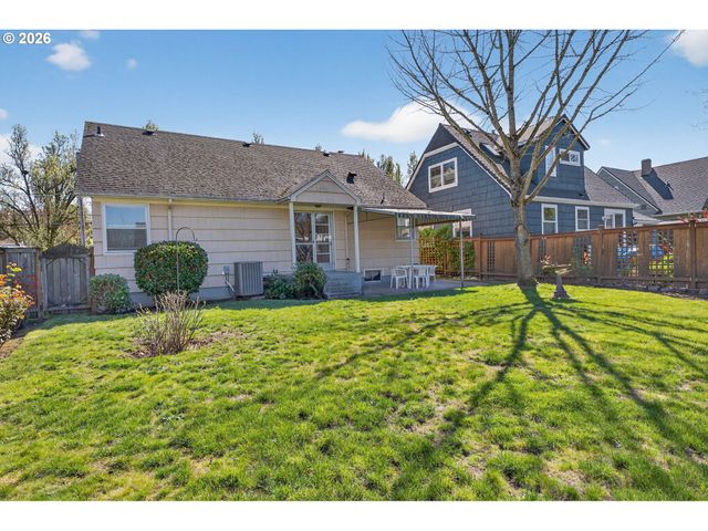 4305 Ne HAZELFERN Pl, Portland, OR 97213