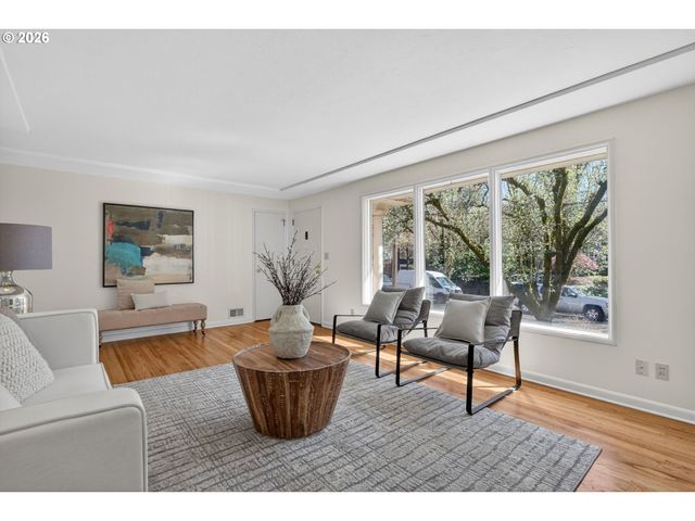 4305 Ne HAZELFERN Pl, Portland, OR 97213