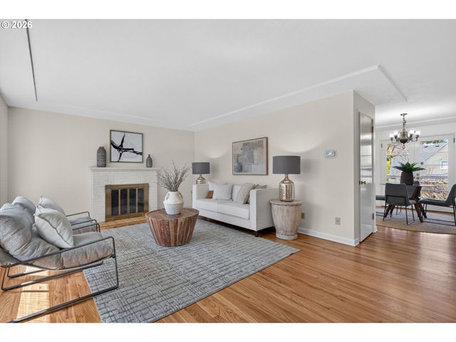 4305 Ne HAZELFERN Pl, Portland, OR 97213