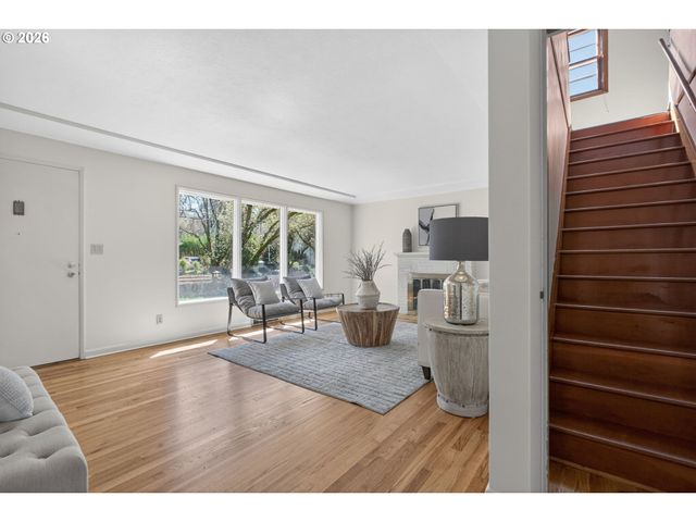 4305 Ne HAZELFERN Pl, Portland, OR 97213