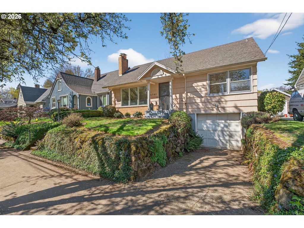 4305 Ne HAZELFERN Pl, Portland, OR 97213