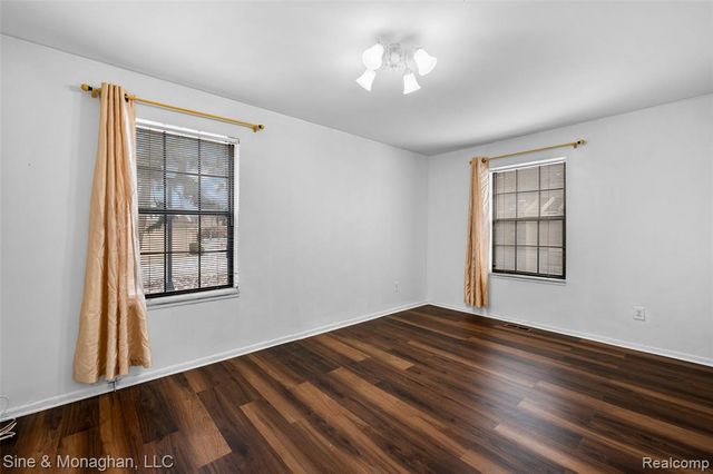 8641 Crabapple Lane, Warren, MI 48093