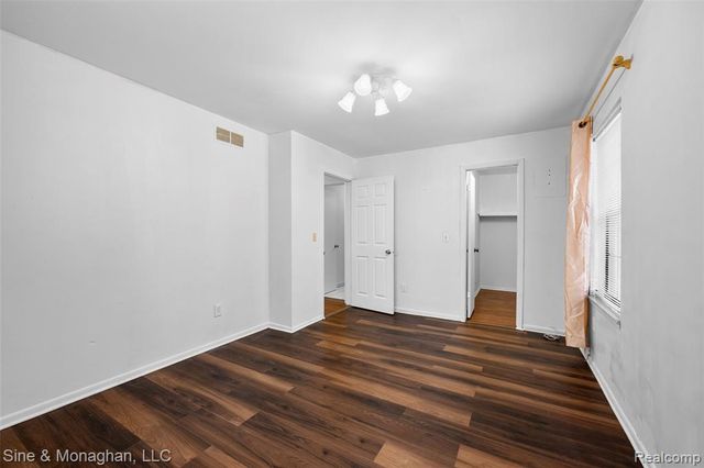 8641 Crabapple Lane, Warren, MI 48093