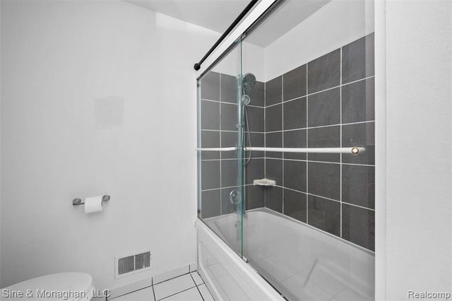 8641 Crabapple Lane, Warren, MI 48093