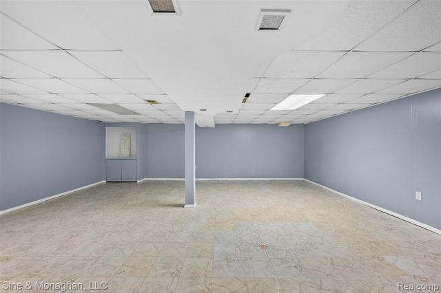 8641 Crabapple Lane, Warren, MI 48093