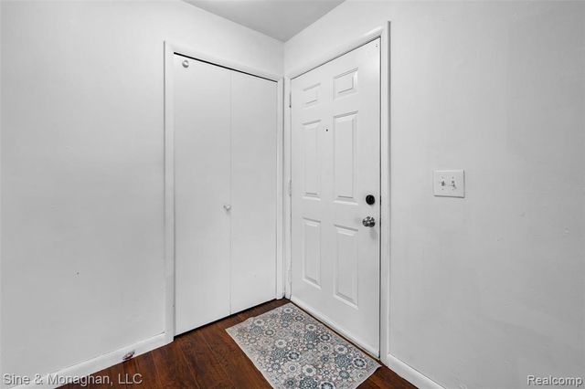 8641 Crabapple Lane, Warren, MI 48093