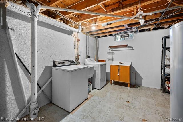 8641 Crabapple Lane, Warren, MI 48093