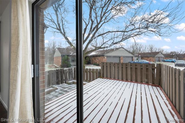 8641 Crabapple Lane, Warren, MI 48093