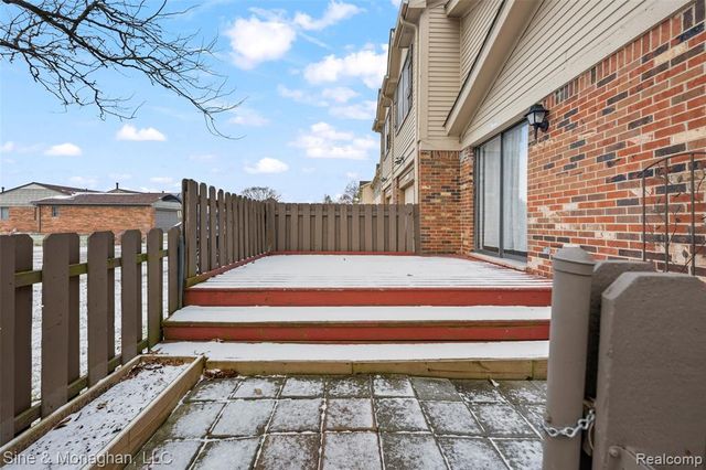 8641 Crabapple Lane, Warren, MI 48093