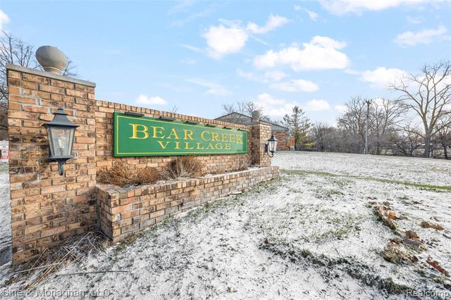 8641 Crabapple Lane, Warren, MI 48093