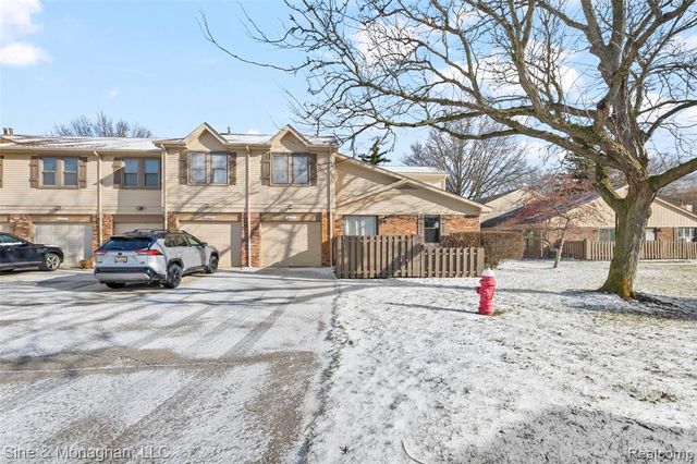 8641 Crabapple Lane, Warren, MI 48093