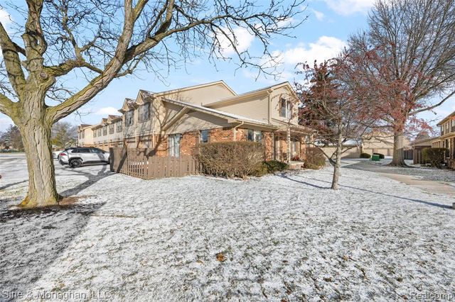 8641 Crabapple Lane, Warren, MI 48093