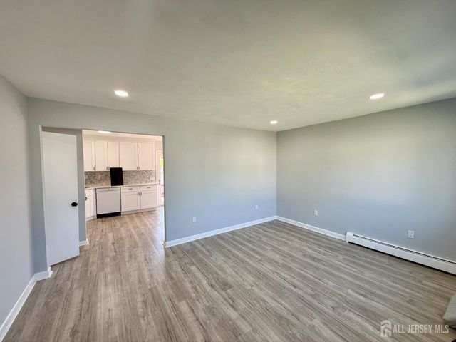 35 N Fiat Avenue, Iselin, NJ 08830