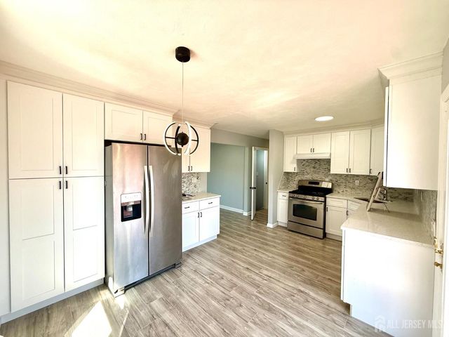 35 N Fiat Avenue, Iselin, NJ 08830