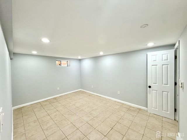35 N Fiat Avenue, Iselin, NJ 08830