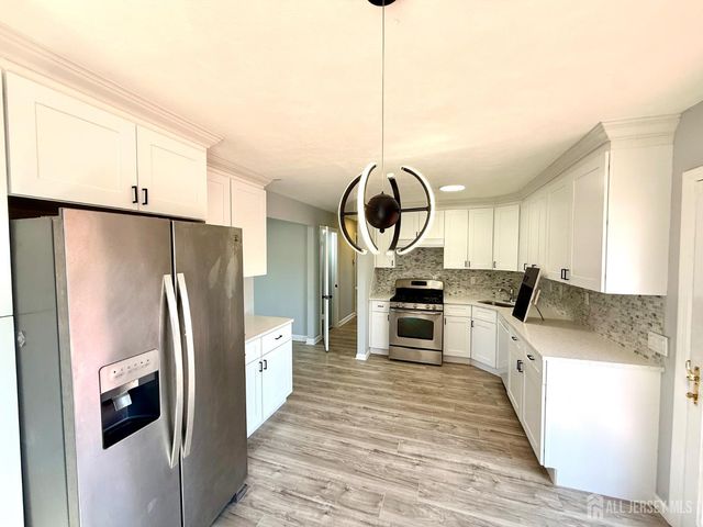 35 N Fiat Avenue, Iselin, NJ 08830