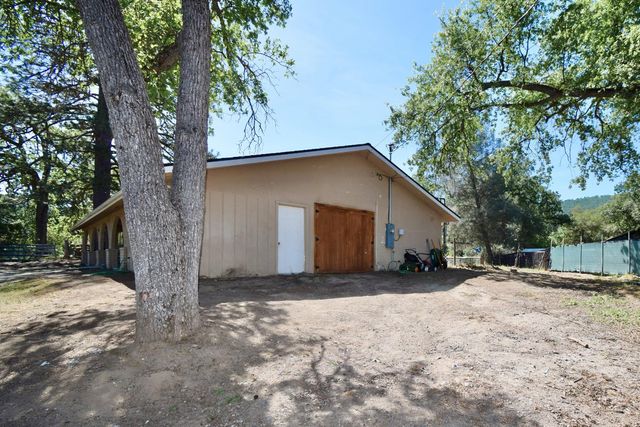 39384 Road 425b, Oakhurst, CA 93644