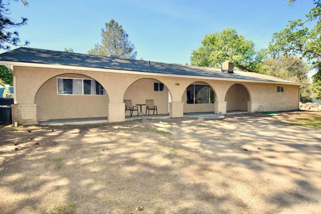 39384 Road 425b, Oakhurst, CA 93644
