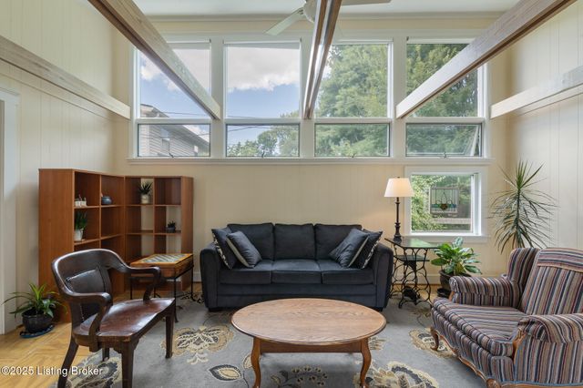 415 Oread Rd, Louisville, KY 40207