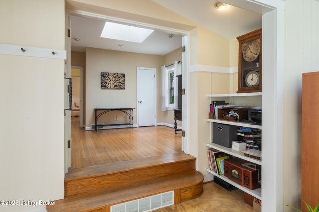 415 Oread Rd, Louisville, KY 40207