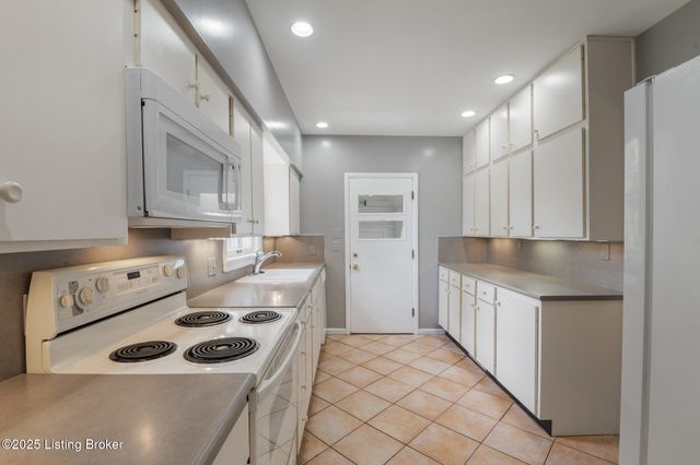 415 Oread Rd, Louisville, KY 40207