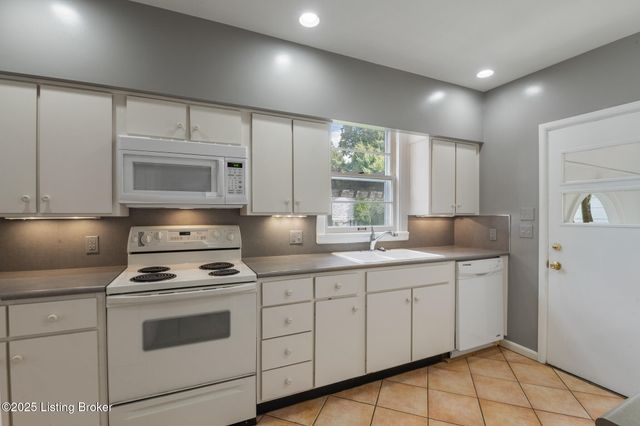 415 Oread Rd, Louisville, KY 40207