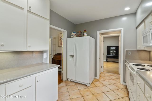 415 Oread Rd, Louisville, KY 40207