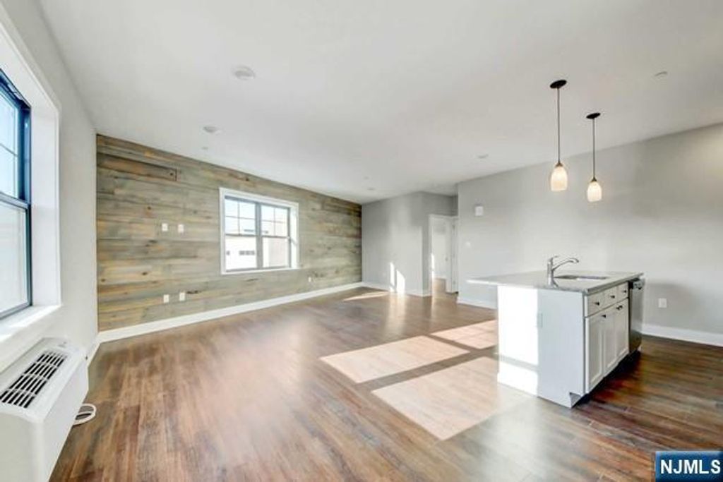 184 Main Street 3, Lodi, NJ 07644