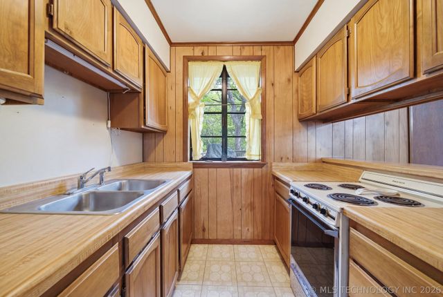 64 Walnut Street, Locust Grove, OK 74352