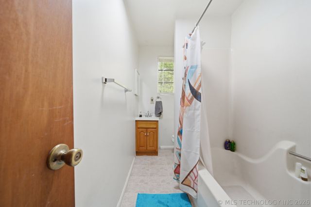 64 Walnut Street, Locust Grove, OK 74352