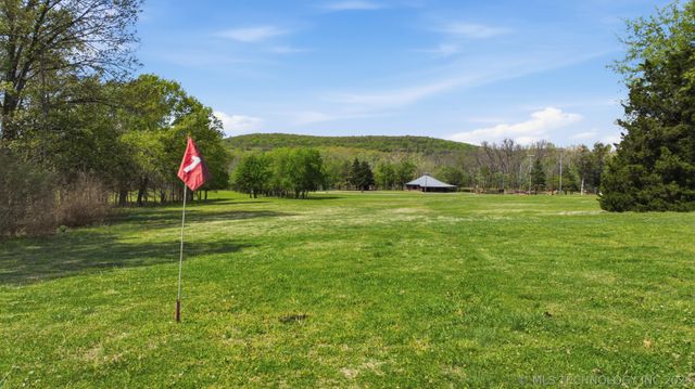64 Walnut Street, Locust Grove, OK 74352