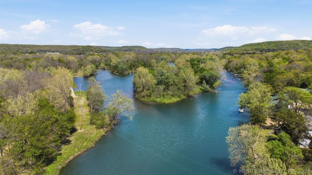 64 Walnut Street, Locust Grove, OK 74352