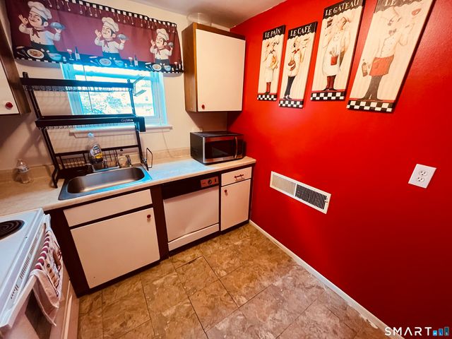 53 Wolcott Hill Road B17, Wethersfield, CT 06109