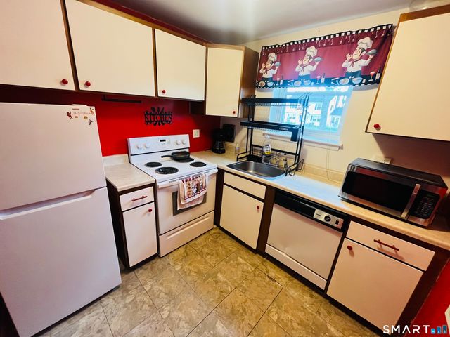 53 Wolcott Hill Road B17, Wethersfield, CT 06109