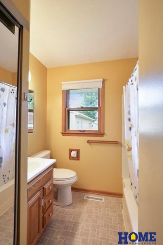 4220 Greenwood Street, Lincoln, NE 68504