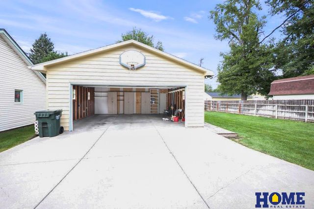 4220 Greenwood Street, Lincoln, NE 68504